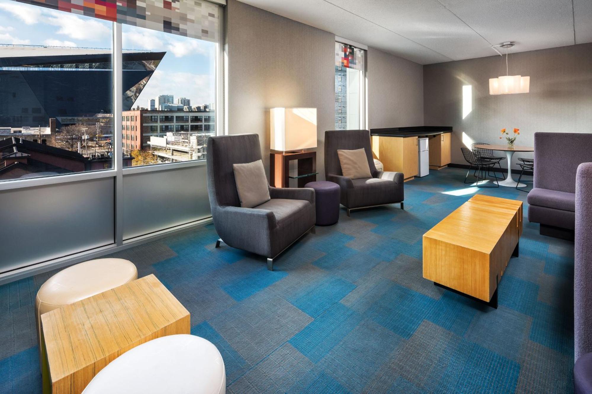 Aloft Hotel 3*